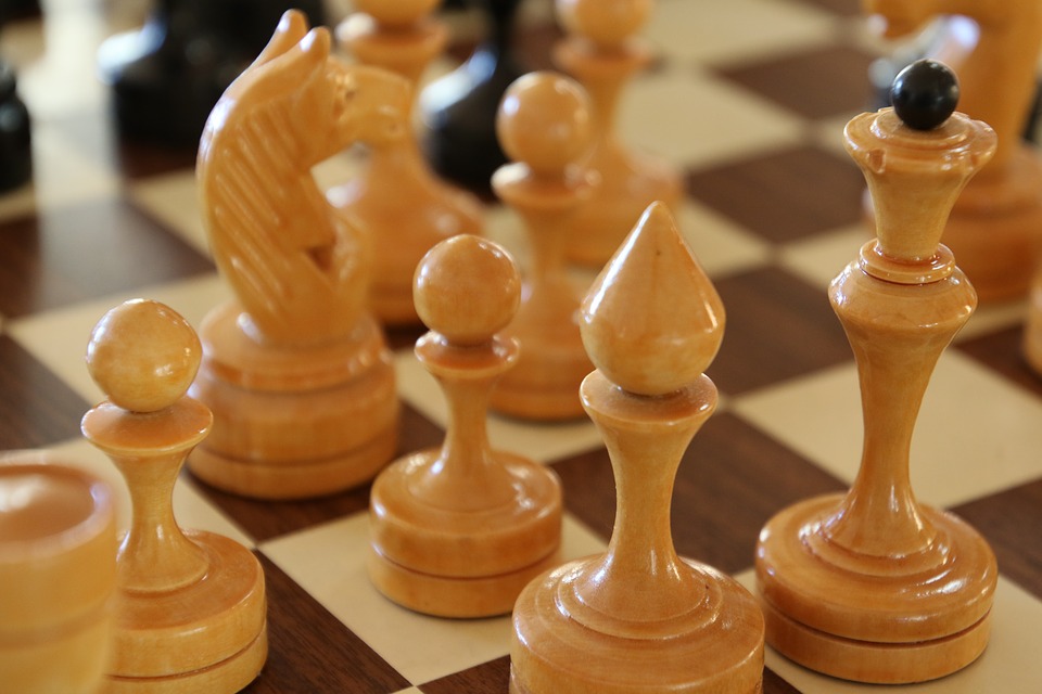 https://dailyalts.com/wp-content/uploads/2019/07/chess-1151804_960_720-cohen.jpg