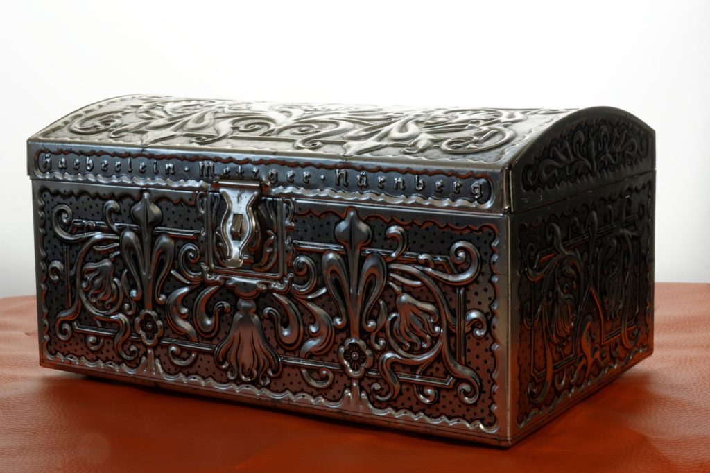 https://dailyalts.com/wp-content/uploads/2019/09/antique-1022481_1920-paul-singer-warchest.jpg https://dailyalts.com/wp-content/uploads/2019/09/antique-1022481_1920-paul-singer-warchest.jpg