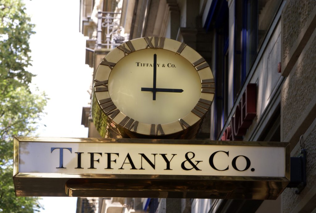 https://dailyalts.com/wp-content/uploads/2019/10/zurich-1207287_1920-tiffany-lvmh.jpg https://dailyalts.com/wp-content/uploads/2019/10/zurich-1207287_1920-tiffany-lvmh.jpg
