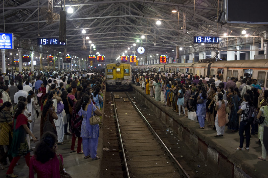 https://dailyalts.com/wp-content/uploads/2019/11/Interior_of_Chhatrapati_Shivaji_Terminus_5367542608-wiki.jpg