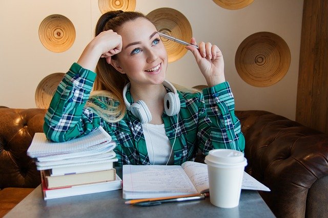 https://dailyalts.com/wp-content/uploads/2021/09/young-woman-3718521_640.jpg https://dailyalts.com/wp-content/uploads/2021/09/young-woman-3718521_640.jpg