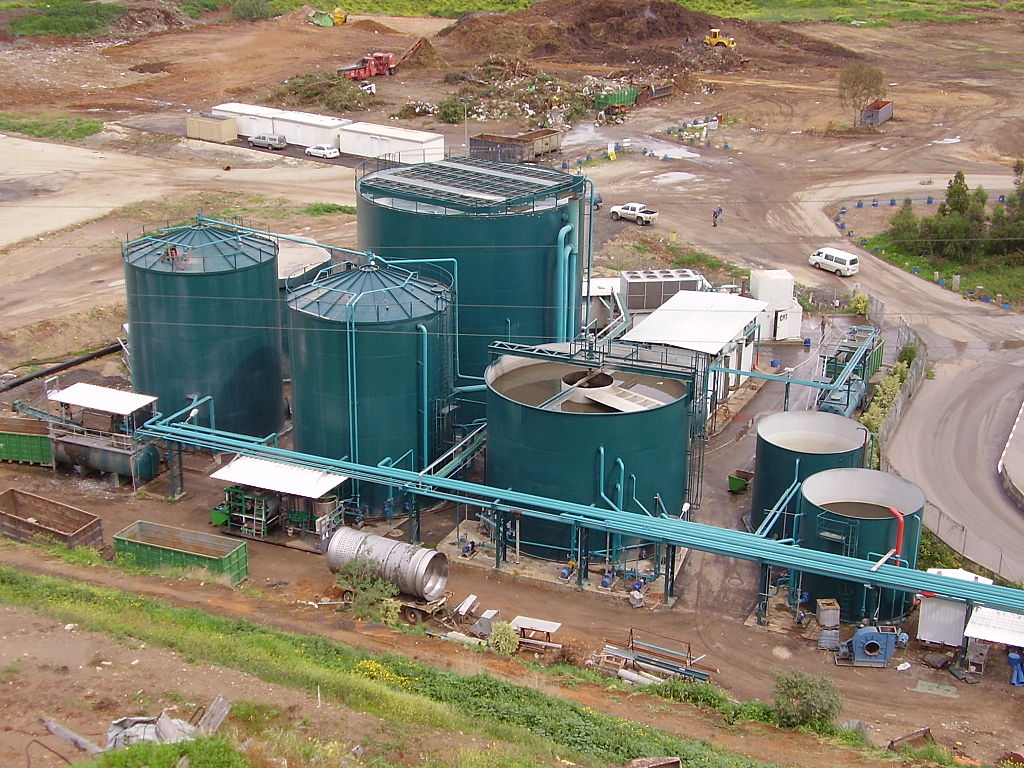 https://dailyalts.com/wp-content/uploads/2021/11/1024px-Anaerobic_digesters_overhead_view.jpg https://dailyalts.com/wp-content/uploads/2021/11/1024px-Anaerobic_digesters_overhead_view.jpg